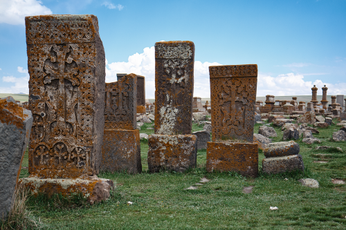Старинное армянское кладбище